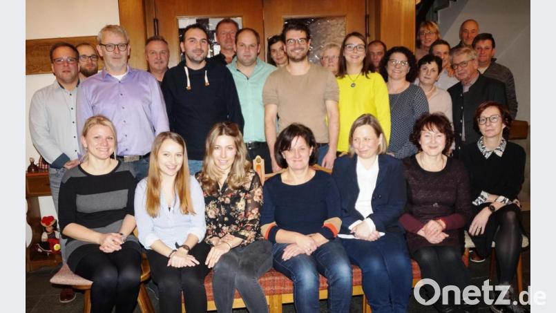 Die „Bürgerliste Miteinander“ geht mit 28 engagierten Kandidatinnen und Kandidaten in das Rennen um die Stadtratsmandate. Josef Eibauer (Mitte) führt die Liste an. Bild: weu