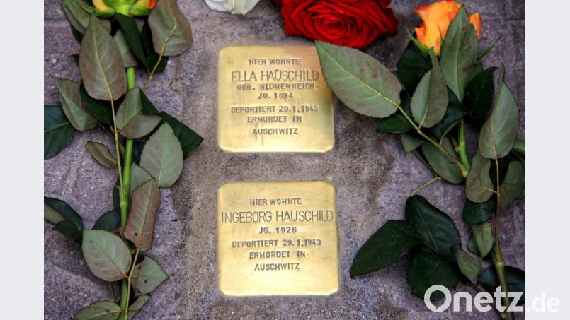 Im April 2014 wurden in der Mommsenstraße in Berlin Stolpersteine für Hauschilds Mutter Ella und Schwester Ingeborg verlegt. Archivbild: njn