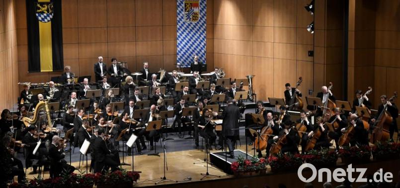 Bild: Hartl
Neujahrskonzert 2020: Hofer Symphoniker
&quot;Magic New Year&quot; – das bezaubernde Neujahrskonzert im ACC Amberg
Dirigent
Johannes Klumpp Bild: Petra Hartl
