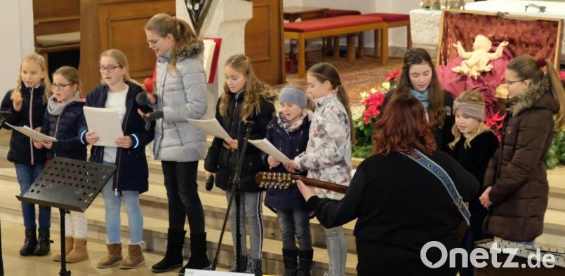 &quot;Herzenstöne&quot; aus Stulln mit passenden kindlichen Beiträgen, bildeten einen willkommenen Gegensatz zum Repertoire der &quot;Großen&quot;. Bild: mab