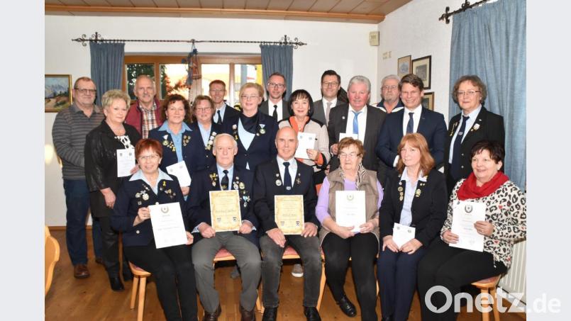 Die &quot;7er-Kameradschaft&quot; ehrt Mitglieder für langjährige Treue und besondere Verdienste. Bild: hcz