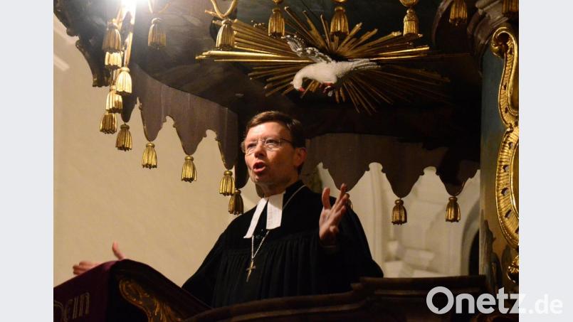 Dekan Wenrich Slenczka predigt an Heiligabend in St. Michael. Bild: Kunz