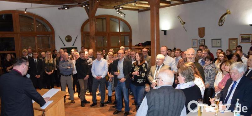 Bereits am ersten Tag des neuen Jahres hatte der Markt Hohenburg seine Bürger zum Neujahrsempfang in den Musikstadel der Trachtenkapelle eingeladen. Bild: bö