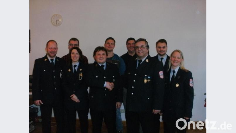 Die Grötschenreuther Wehr hat alles im Griff. Im Bild: (von links) Kommandant Tobias Panzer, Karl Dumler (hinten), stellvertretende Kommandantin Julia Götzl, Thomas Hanauer, Alexander Hecht, Markus Tretter, Klaus Hanauer, Matthias Schubert und Franziska Zitzmann. Bild: exb