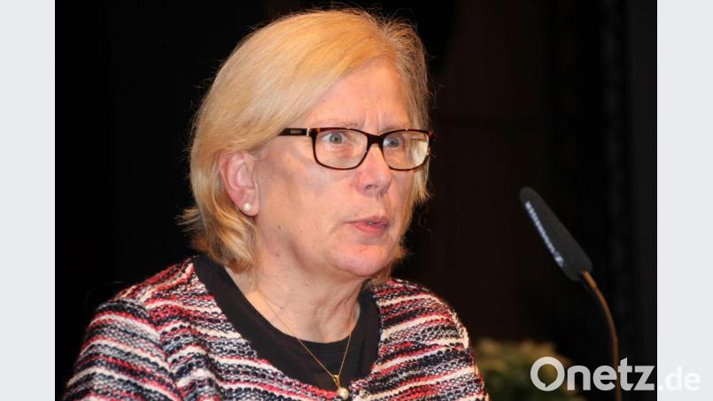 Regine Löffler-Klemsche lud alle zum Besuch des Archivs des Heimatkreises Plan-Weseritz ein. Bild: kro