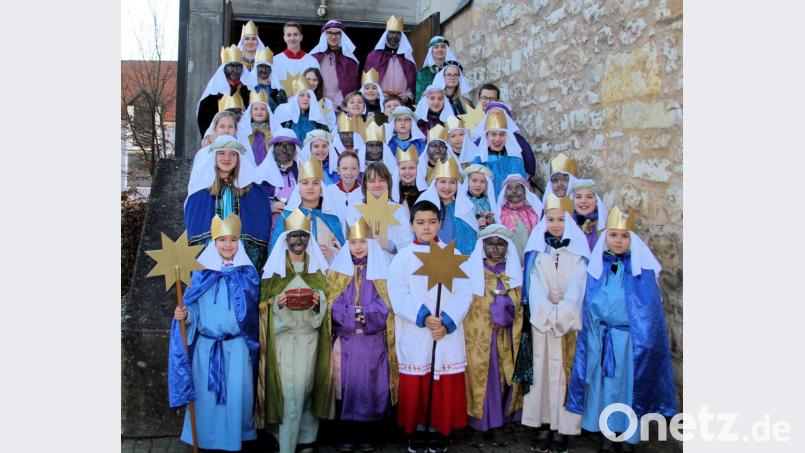 Die zwölf Sternsingergruppen der Pfarrei waren in ihren prächtigen Gewändern unterwegs. Bild: bjo