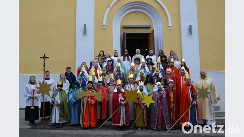 Die Moosbacher Ministranten waren als Sternsinger in Moosbach und den Dörfern um Moosbach unterwegs, um Geld für das Kindermissionswerk und für die Mission zu sammeln. Bild: gi