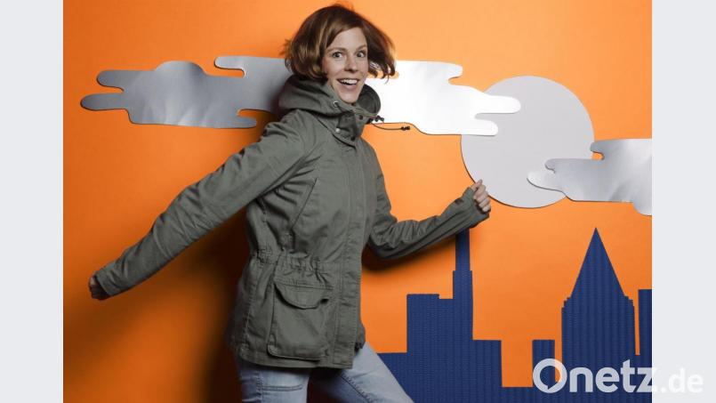 Zum ersten Mal auf der Futura-Bühne hält Kabarettistin, Designerin und Schauspielerin Inka Meyer ein hochkomisches Plädoyer gegen den Wahnsinn der Schönheitsindustrie und für eine entspannte Weiblichkeit. Bild: Erwin Büttner