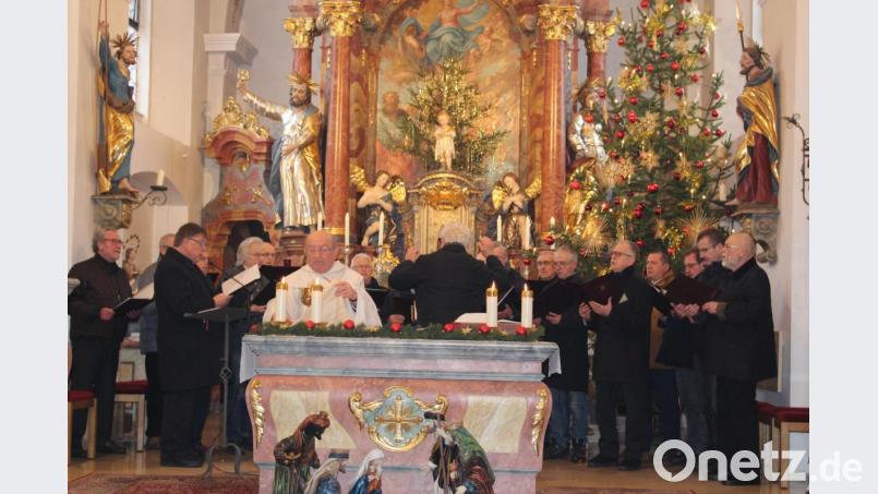 Die Chorgemeinschaft Plößberg/Schönkirch umrahmte das Hochamt am Dreikönigstag in der Wondreber Kirche. Bild: hä