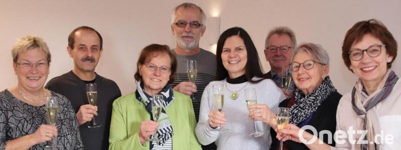 Anni Weber (Dritte von links) und Gerda Stollner (rechts daneben) haben ein Museum für den evangelischen Missionar Johann Flierl eingerichtet. Dieses Engagement würdigte Dekanatsmissionsbeauftragte Brigitte Lang (rechts) mit einem Empfang in Wackersdorf. Bild: exb