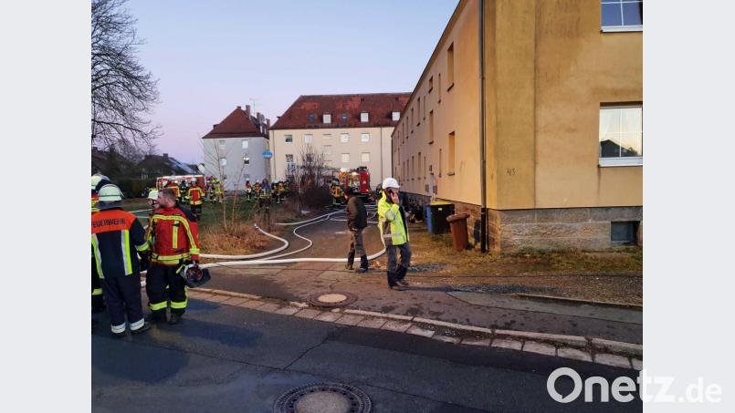 Bei dem Brand verletzten sich auch sieben Feuerwehrleute. Die Ermittlungen dauern an. Bild: Auer Alexander