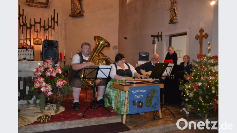 Die „Blecherne Sait`n“ spielen erstmals in der Pfarrkirche in Moosbach. Bild: gi