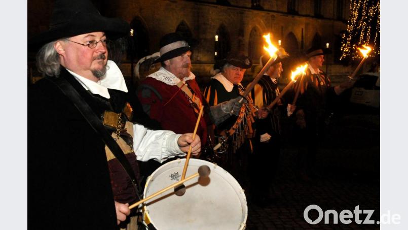 Die historisch Gewandeten, ob sie nun zur Stadtwache oder zu den Stadtpfeifern gehören, sind beim Neujahrsempfang ein besonderer Blickfang. Sie entbieten den Gästen heuer wieder als Erste ihren Gruß, auch in musikalischer Form. Bild: Stephan Huber
