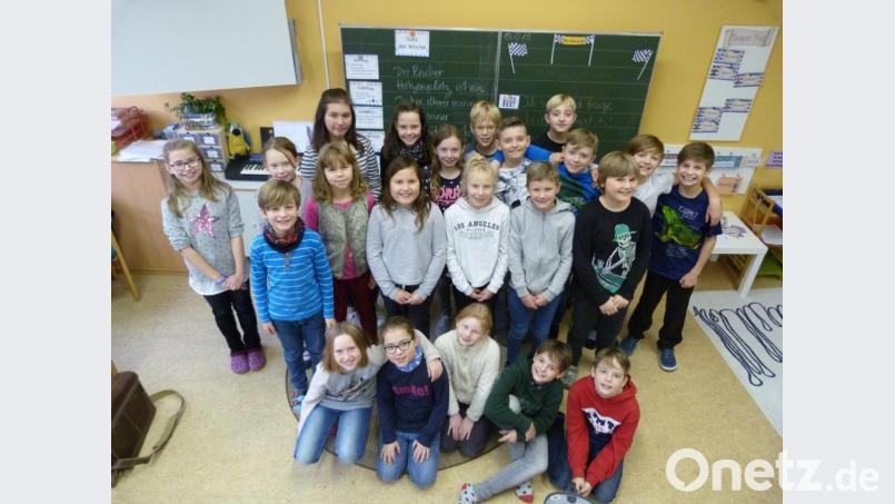 Die Kombiklasse 3/4 mit ihrem Gast aus Bolivien. Bild: exb