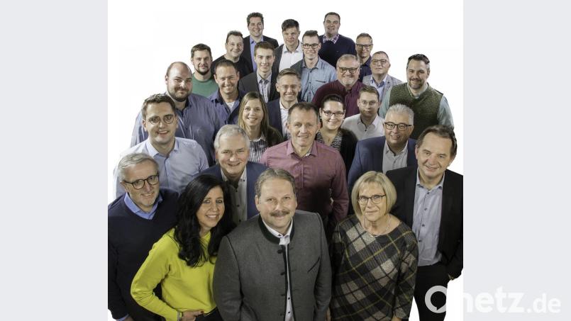 Nach der offiziellen Nominierungsversammlung begaben sich die Kandidaten für ein Gruppenfoto in den Mehrzwecksaal Bild: J. Eberle