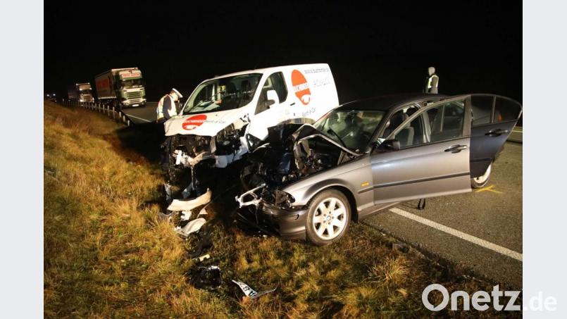 Bei einem Frontalcrash nahe Weihmichl im Landkreis Landshut wurden insgesamt fünf Personen verletzt, zwei davon schwer. Bild: Alexander Auer