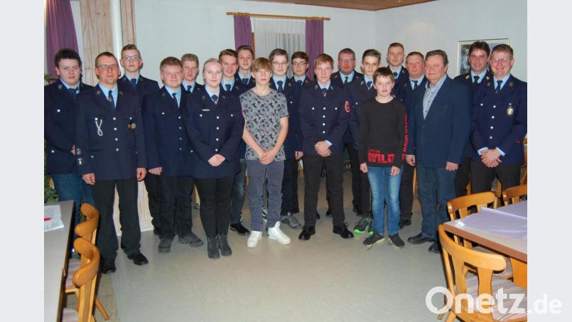 Die Jugendfeuerwehr hat großen Zulauf. Sie zählt jetzt 17 Mitglieder. In der Jahreshauptversammlung wurden drei weitere Jugendliche aufgenommen. Bild: sm