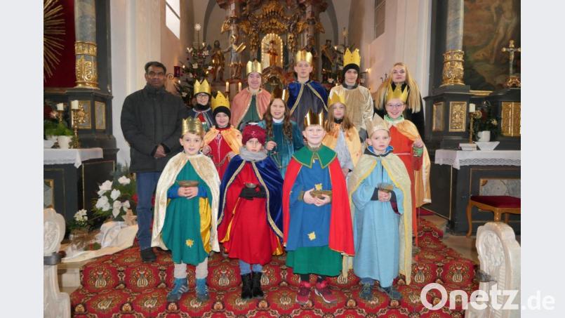 Die Sternsinger um Oberministrantin Theresia Witt sammeln für den guten Zweck. Bild: ils