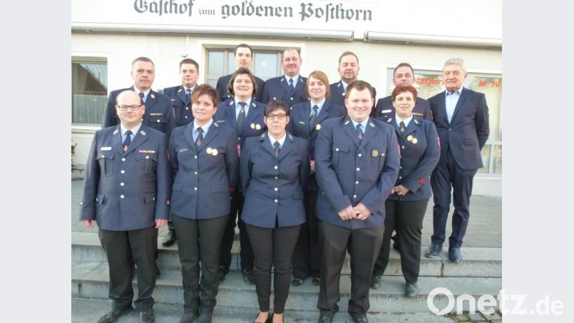 Die erstmalige Aufnahme von Frauen vor 20 Jahren hat sich bewährt. Vier werden nun zu Hauptfeuerwehrfrauen befördert. Bild: bk
