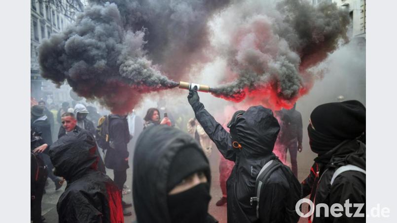 Seit mehr als einem Monat haben die Streiks und Massenproteste Frankreich und vor allem die Hauptstadt fest im Griff. Bild: Laurent Cipriani/dpa
