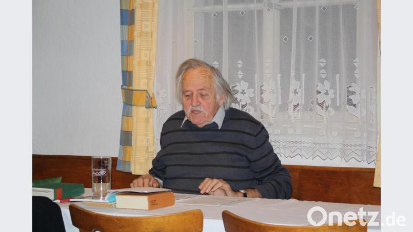 Studiendirektor a. D. Johann Ott skizziert die Lebensgeschichte des &quot;Bauerndoktors&quot; Georg Heim, der im Reichstag und Landtag auch den Eschenbacher Raum vertrat. Bild: bjp