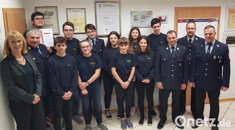 Im Wissenstest „Verhalten bei Notfällen“ zeigte sich der Nachwuchs der Feuerwehr den Anforderungen gewachsen. Bild: exb