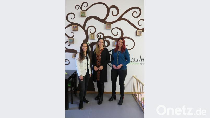 Mittendrin-Leiterin Jessika Wöhrl-Neuber (rechts) diskutierte mit Elisabeth Bayer und Jennifer Reber (von links) die Gründung des Netzwerks WeiberWerk. Bild: jzk