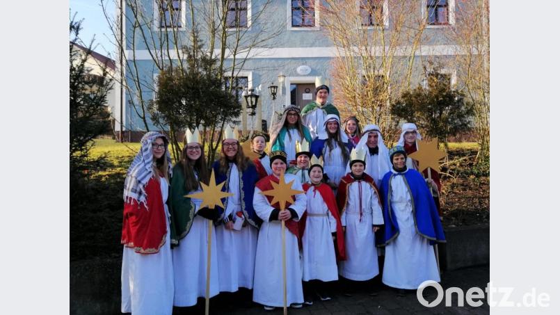 Die Kinder und Jugendlichen aus Theuern waren am Montag, dem Dreikönigstag, unterwegs. Sie nahmen insgesamt 1350 Euro ein. Bild: wec