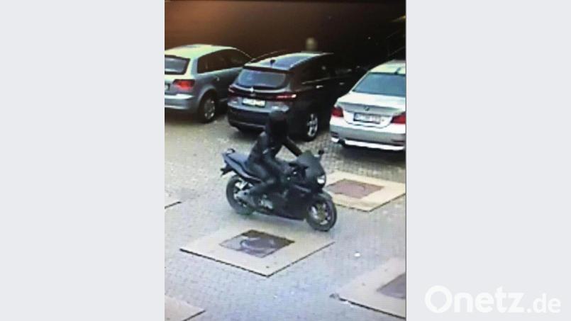 Laut Polizei floh der Täter nach dem Überfall in rasanter Fahrweise auf der B85 von Stockheim Richtung Norden, eventuell auch über die Landesgrenze nach Thüringen. Bild: Polizei