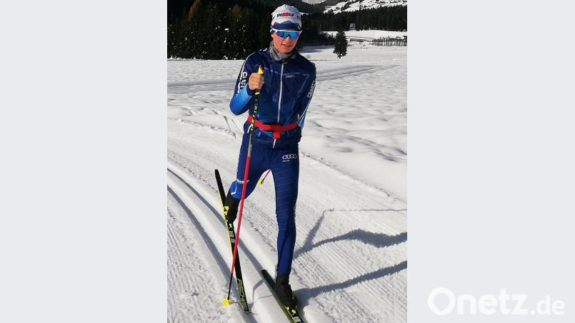Marius Kastner beim Training. Der drahtige junge Mann ist ein hoffnungsvolles Langlauf-Talent. Ehrgeizig und mit einer Portion Bescheidenheit verfolgt er seine Ziele in der Loipe. Bild: exb