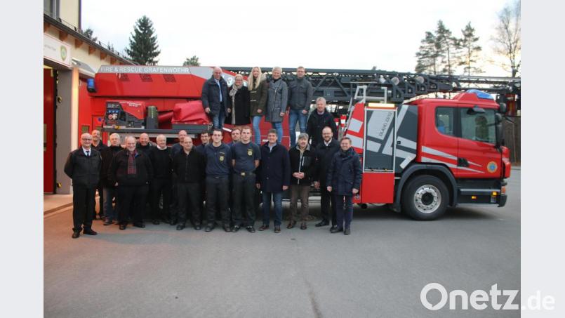 Die CSU-Mitglieder des Grafenwöhrer Ortsverbandes statten der Lager- und Flugplatzfeuerwehr im Truppenübungsplatz einen Neujahrsbesuch ab. Bild: sne