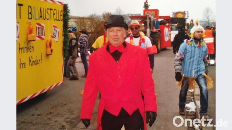 Franz Erras in seiner Faschingsdienstkleidung. Bild: mma