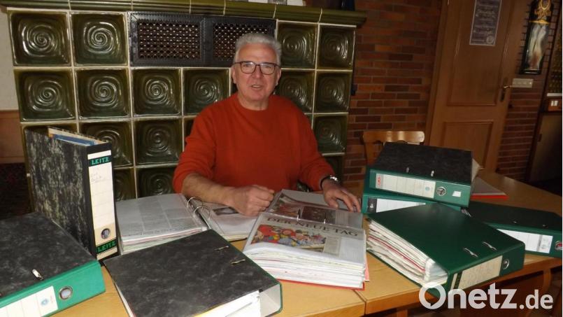 Josef Witt, Gründungsmitglied des FSB hat die Vereinsgeschichte archiviert. Alle Zeitungsartikel, Fotos und Aufzeichnungen sind sorgfältig in zehn Ordnern vorhanden und zeigen den Aufstieg und Erfolg des Vereins. Bild: trj