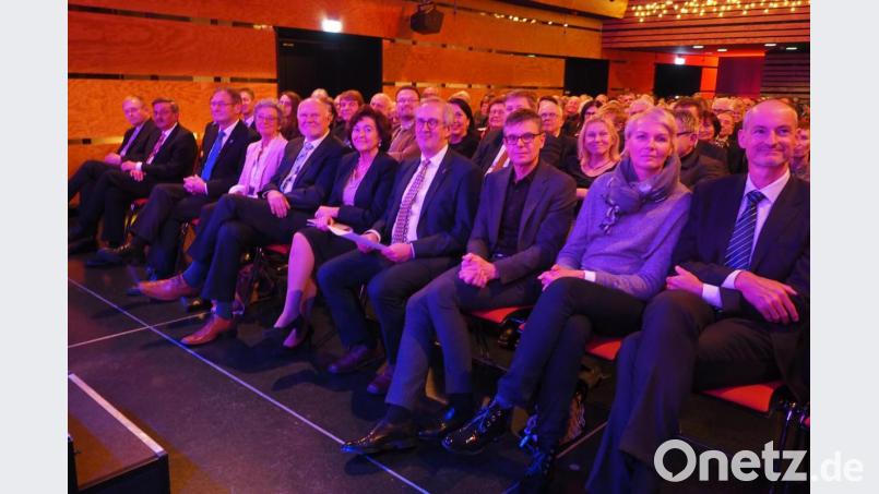 Rund 350 Gäste und Ehrengäste kamen zum Neujahrsempfang der Gemeinde Ursensollen in den Kubus. Bild: ua