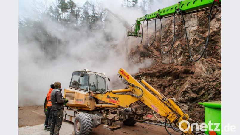Die Bauarbeiten am Wenzel zur Felssicherung werden fortgesetzt. Ab Montag, 13. Januar, ist die Staatsstraße erneut gesperrt. Bild: Hösamer