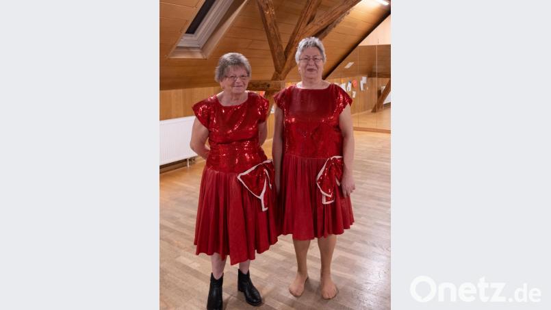 Emmi Kolb und Brigitte Ritter mit ihrer finalen Auswahl. Bild: lsc