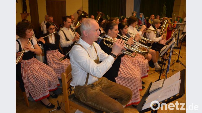 Die Stadtkapelle Mitterteich gestaltete den Neujahrsempfang musikalisch. In zwei Wochen wird sie auch bei der „Grünen Woche“ in Berlin zu hören sein. Bild: jr
