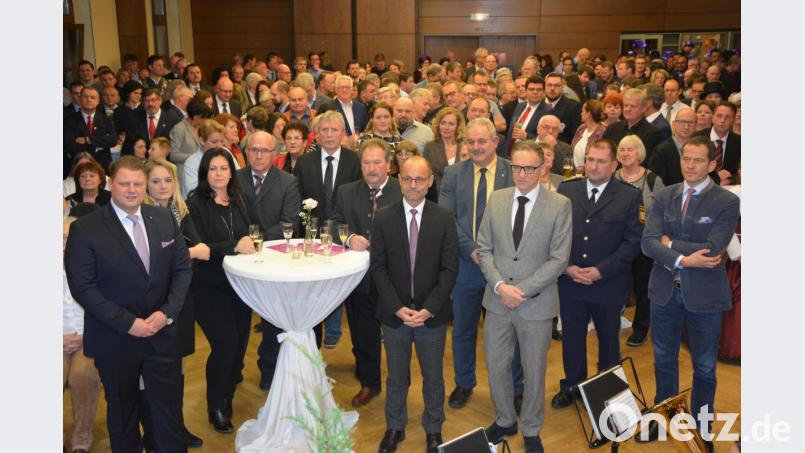 Prall gefüllt war der Saal des Josefsheims am Samstagabend. „So viele Gäste beim Neujahrsempfang hatten wir noch nie“, meinte Bürgermeister Roland Grillmeier. Bild: jr