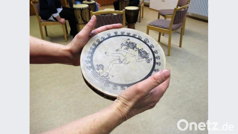 Wird die indische &quot;Ocean Drum&quot; bedient, rauscht das Meer. Bild: ubb