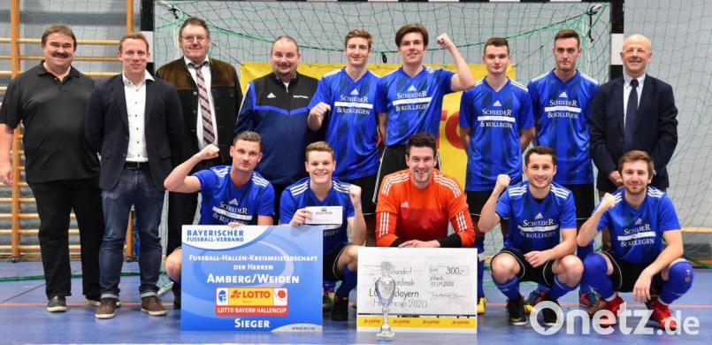 Die SpVgg SV Weiden wurde ihrer Favoritenrolle gerecht und fährt als Futsal-Kreismeister zu den Bezirkstitelkämpfen am kommenden Samstag nach Wackersdorf. Qualifiziert sind auch die SG Etzenricht II/Luhe-Wildenau II und die SpVgg Windischeschenbach. Bild: A. Schwarzmeier