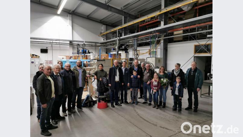 Eine starke Abordnung des CSU-Ortsverbandes um Bürgermeisterkandidat Thomas Kleber und Vorsitzenden Wolfgang Voit besuchte mit MdB Albert Rupprecht den mittelständischen Betrieb der Familie Häring. Bild: gz