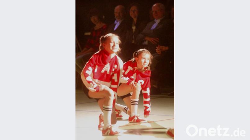 Mit der Tanzgruppe „Kids on Fire“ vom Studio „Regenbogen“ präsentierte der Veranstalter bei der Sportgala auch eine einheimische Formation. Bild: Hirsch