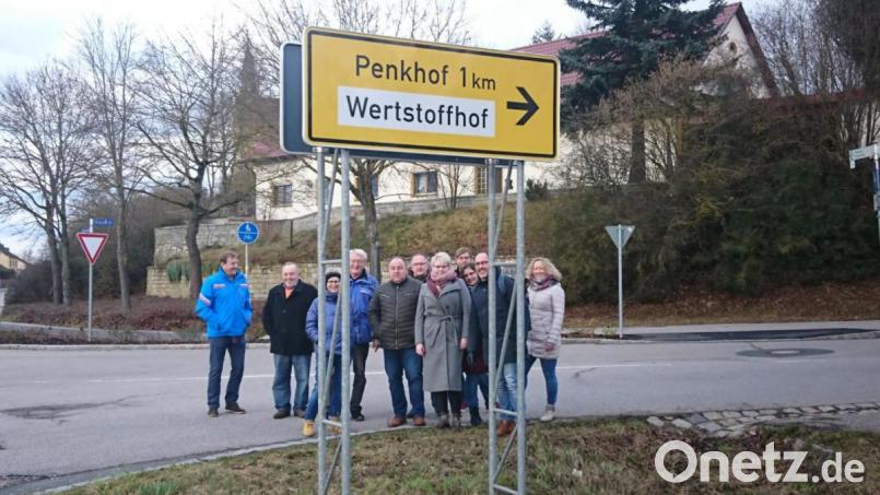 Die SPD-Vertreter an dem aus ihrer Sicht neuralgischen Punkt. Bild: Karin Lay