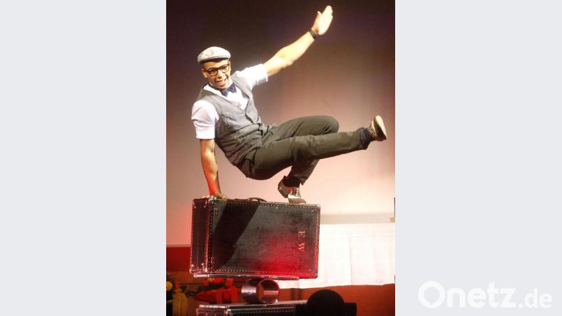 Zum Publikumsliebling avancierte „Monsieur Chapeau“ mit seiner artistischen Balancedarbietung. Bild: Hirsch