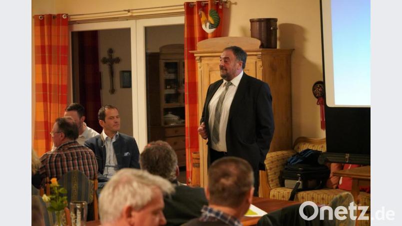Bürgermeister Josef Beimler erläutert die Politik der Marktgemeinde Waldthurn Bild: fvo