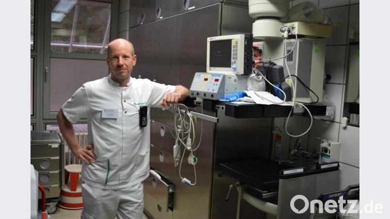 Oberarzt Boris Herbst bietet mit seinem Team in der Notfallambulanz umgehende Hilfe. Bild: exb