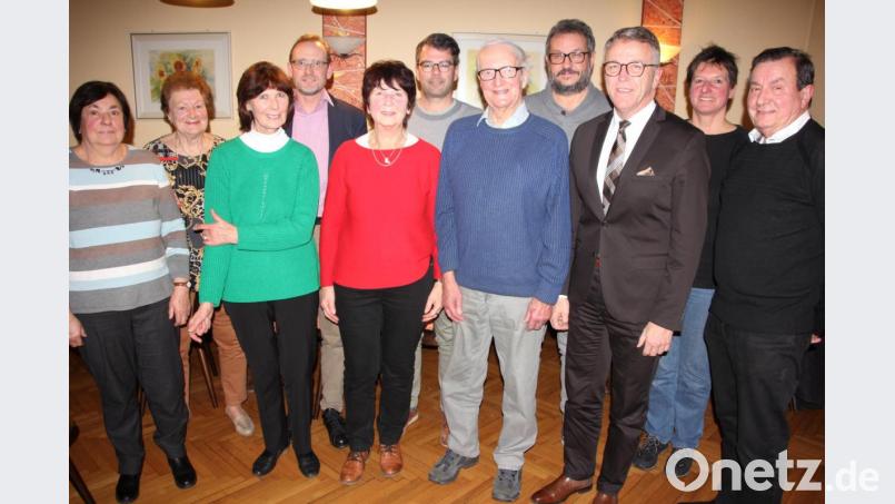 Das Vorstandsteam (von links): Martha Wild, Edeltraud Riederer, Herta Bayreuther, Christian Münch, Lisa Wurm, Jan Supguth, Heinrich Bayreuther, Franz Trottmann, Bürgermeister Franz Stahl, Brigitte Breusch-Veittinger und Franz Göhl. Bild: kro