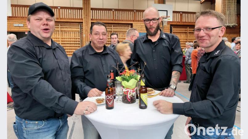 Die Vereinsabordnungen bekamen beim Neujahrempfang viel Lob von Bürgermeister Gottfried Härtl. Bild: bsc