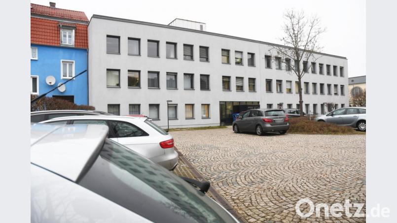 Der Kreisausschuss gab im Januar Pläne für einen Umzug des Gesundheitsamts von Weiden nach Neustadt bekannt. Oberbürgermeister Kurt Seggewiß schlug daraufhin das dann frei werdende Gebäude in der Maistraße in Weiden als möglichen Standort für eine Behördenverlagerung vor. Bild: Gabi Schönberger
