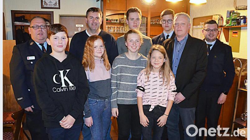 Die Mannschaft der Kirchenthumbacher Wehr ist nun um ein paar neue Mitglieder reicher. Bild: ü